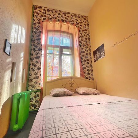 Vorobey Hostel Kiev Bagian luar foto