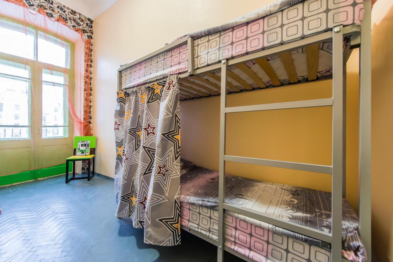Vorobey Hostel Kiev Bagian luar foto