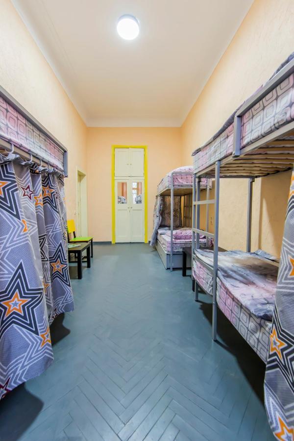 Vorobey Hostel Kiev Bagian luar foto